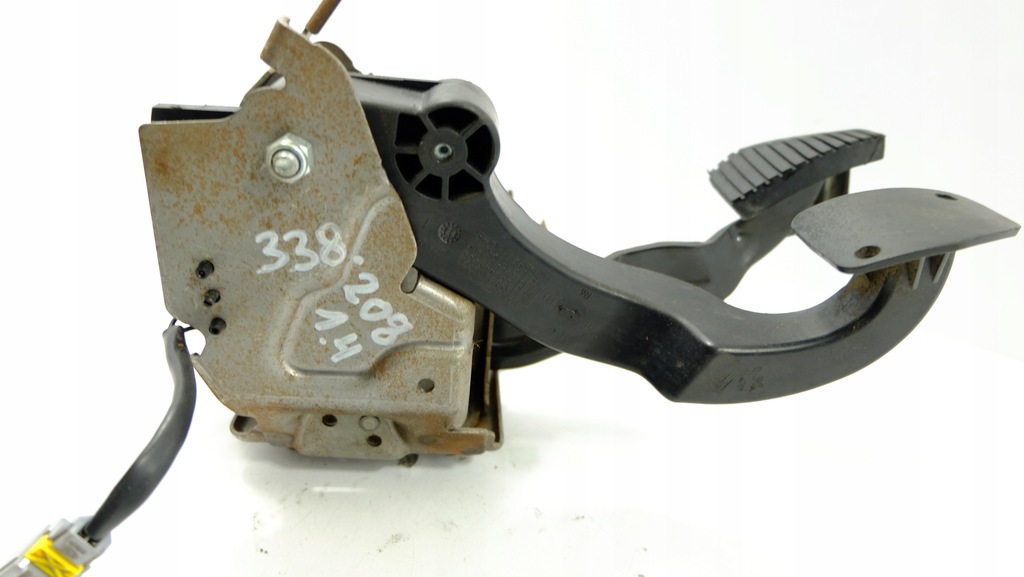 фото №7, Peugeot 208 педалі