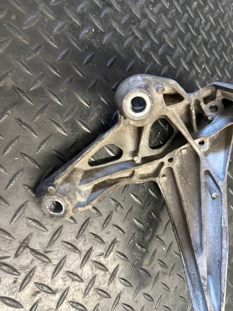 фото №6, Кронштейн підпора двигуна права audi a8 d4 4.2 tdi cds 4h0199308am