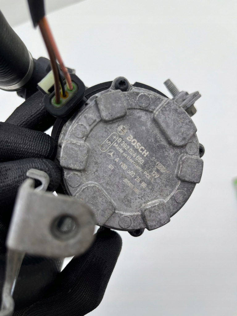 Mercedes w205 дополнительная насос воды пабтрубок  радиатора a2055000700 a0005002686 Киев