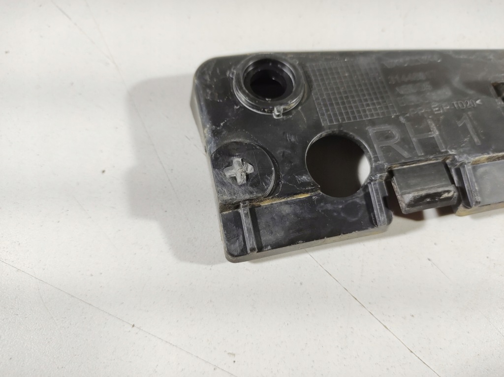 фото №12, Volvo v60 18r- напрямна кронштейн праве