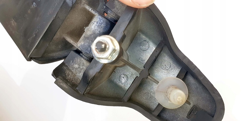 фото №13, Kia sportage ii 2 петля кронштейн задний стекло крышки багажника правый правая