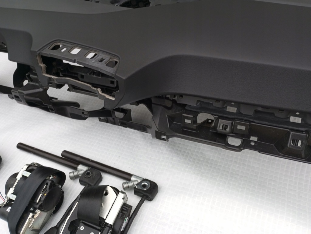 фото №15, Панель приладів приладова консоль vw id3 панель приладів id.3 2 подушка безпеки 2 ремені 2 натягувачі