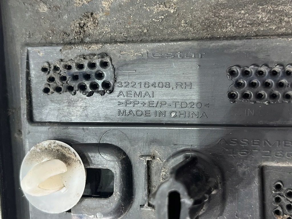 фото №10, Polestar ii 2 молдинг крила перед передня права 32216408 ідеальний стан!