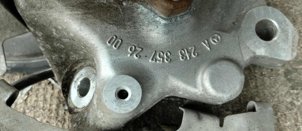 Ступиця поворотний кулак правий задній супорт mercedes e klasa w213 a2133572600 Ціна