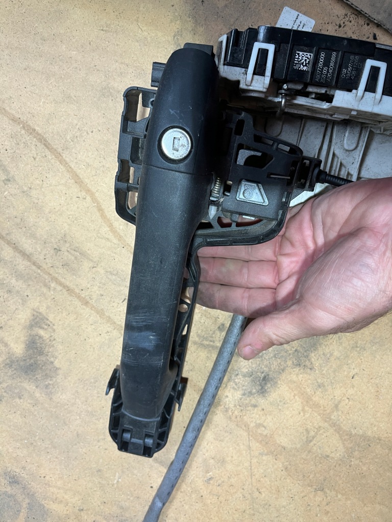 Купити A907760000 ручка двері ліва mercedes sprinter 18-24 oryg