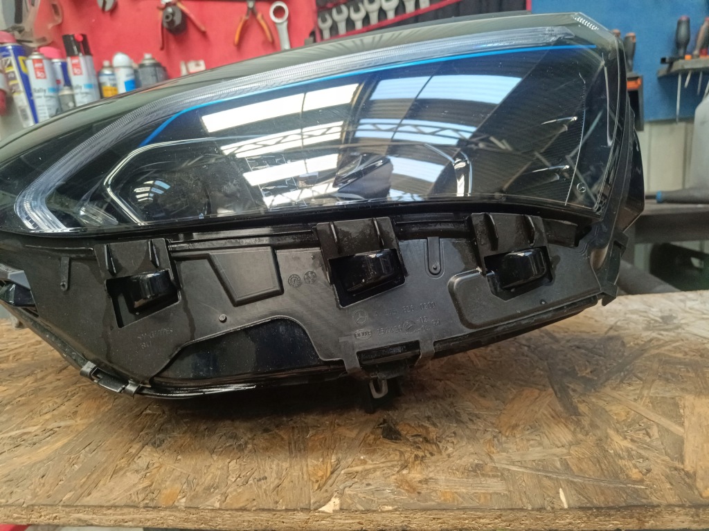 Купити Mercedes eqb w243 - фара перед права full led