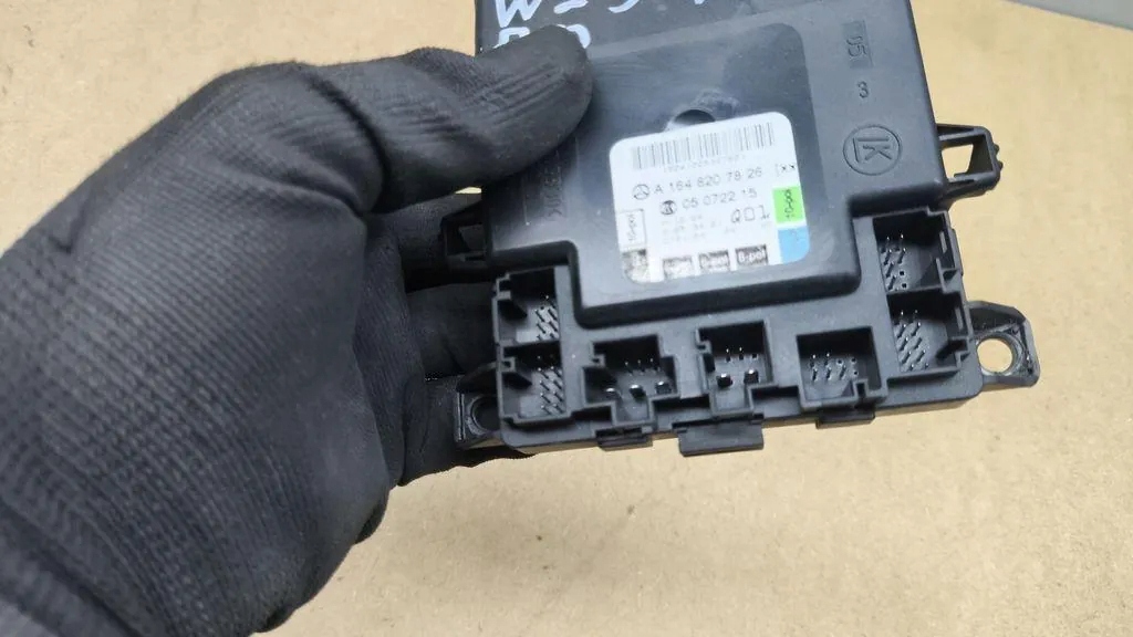 фото №1, Модуль задніх лівих двері mercedes-benz gl x164 a1648207826 4.5l