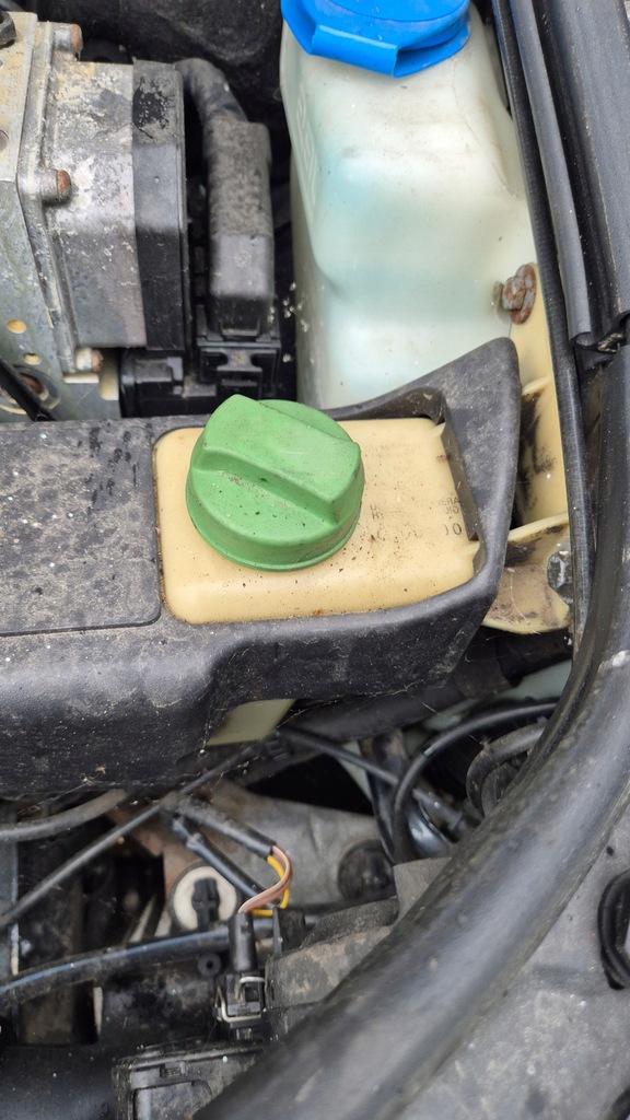 фото №1, Mazda tribute 03r бачок усилителя