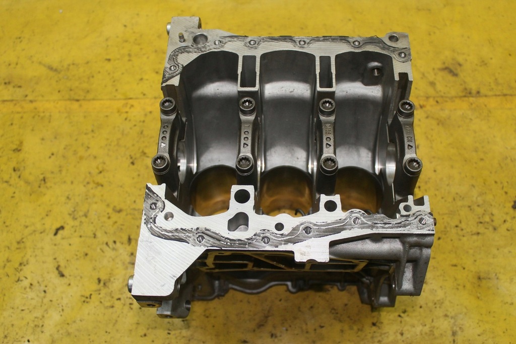 фото №12, Блок двигуна vw golf vii audi q2 skoda dkr 1.0 tsi 04c103023j