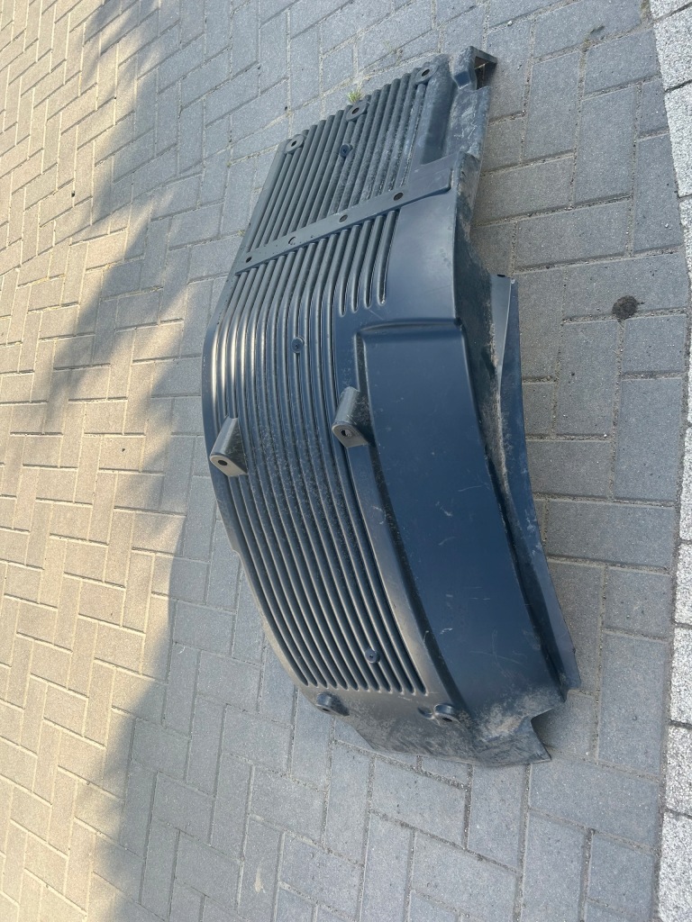 фото №1, Volvo оригинальный номер 82110404 подкрылок крыло кабины брызговик подкрылок