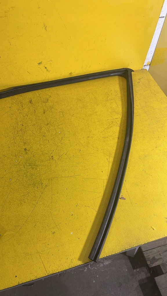 фото №1, Peugeot 4007 прокладка стекло lp