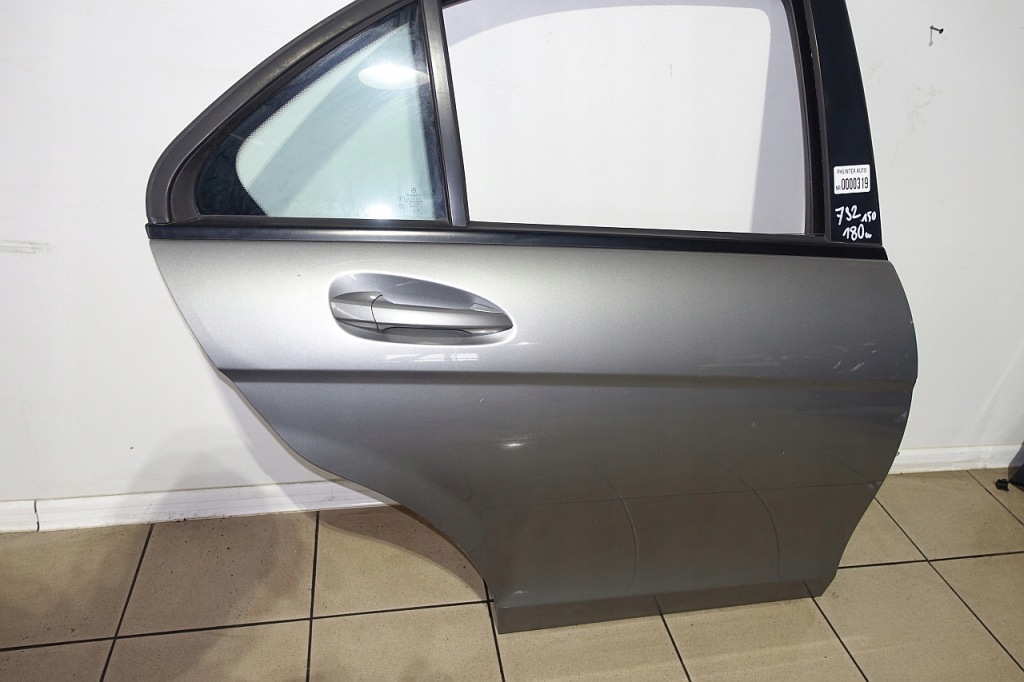 Mercedes w204 дверь правый  задний задняя правое  792 c-klasa седан в Украине