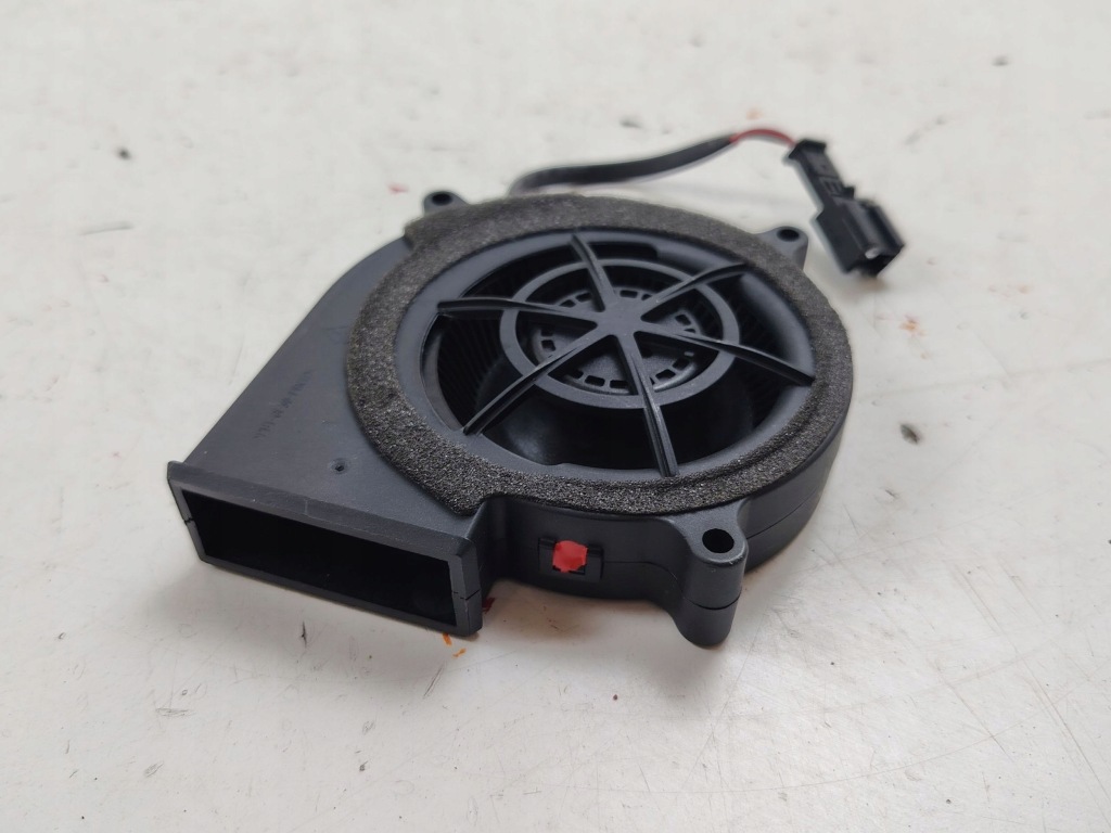 2023 tesla model s вентиляція сидіння 158910100c Ціна