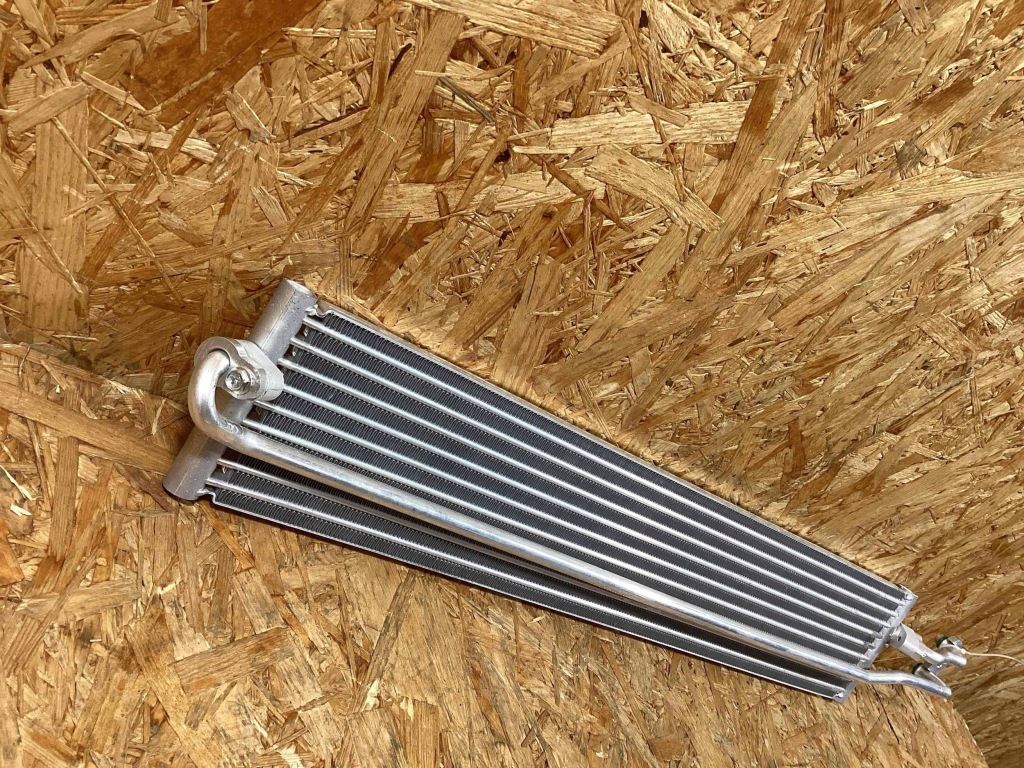 Радіатор води porsche panamera 976 971317020b в Україні