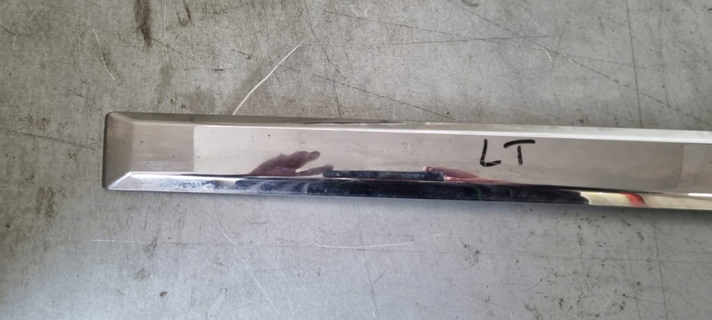 Молдинг дверь задняя хром jeep wk с Разборки