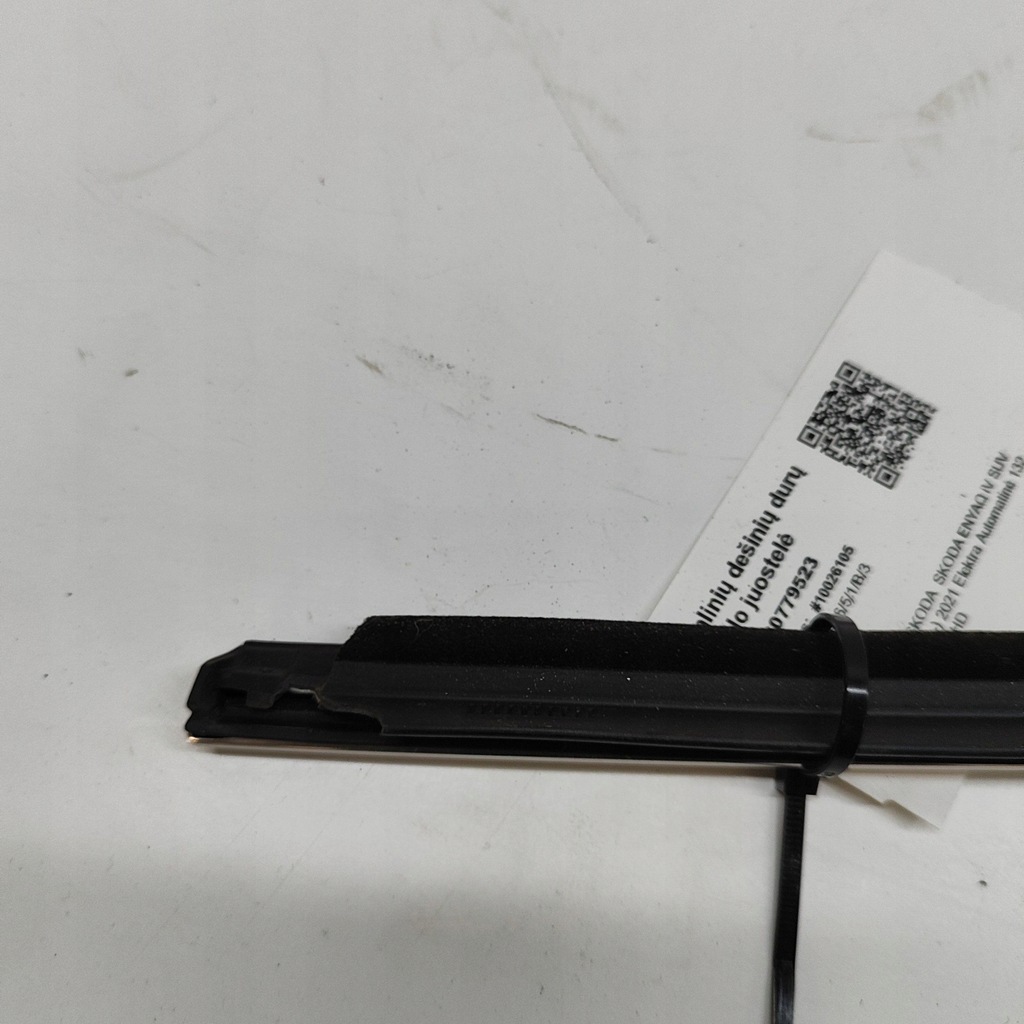 фото №6, Skoda enyaq iv 2021 правая сторона молдинг / прокладка стекло дверь задних