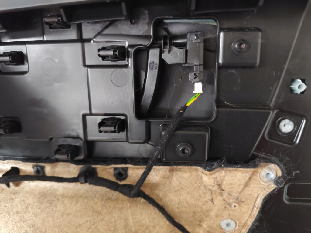 фото №3, Volvo xc40 2018 r-design обшивка дверь левый перед led harman kardon