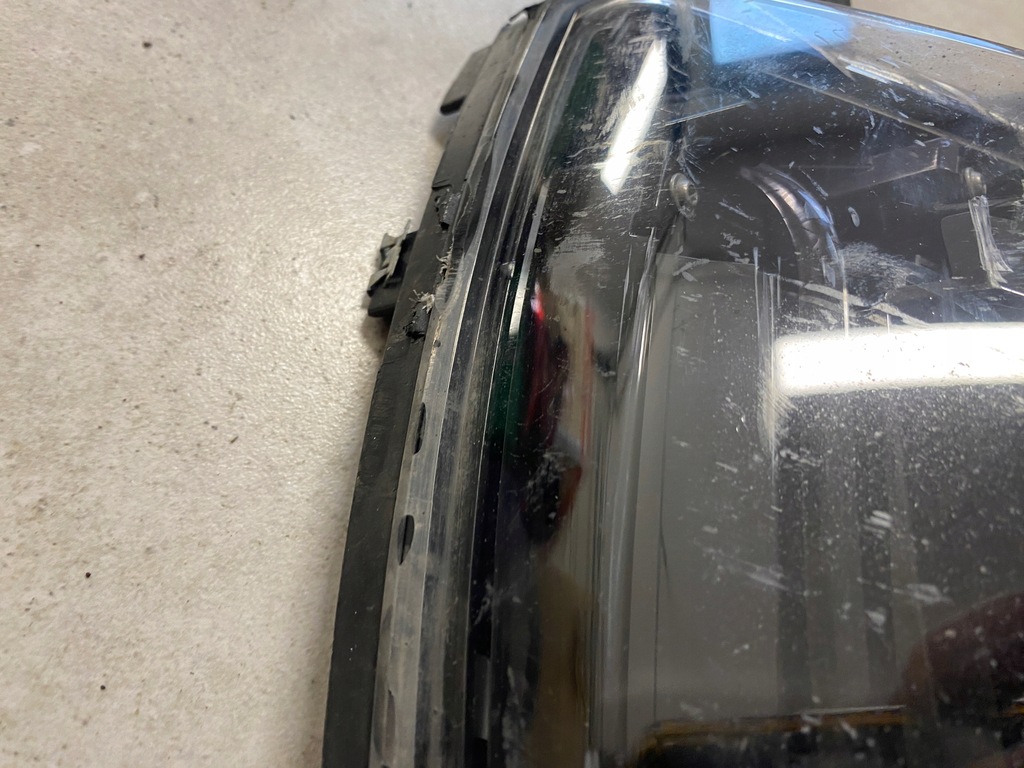 фото №4, Tesla s протитуманна фара правий перед