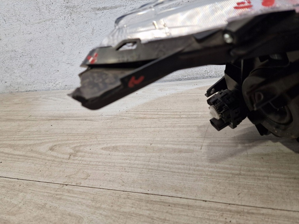 фото №7, Mitsubishi space star фара левый лампа левая 8301d445