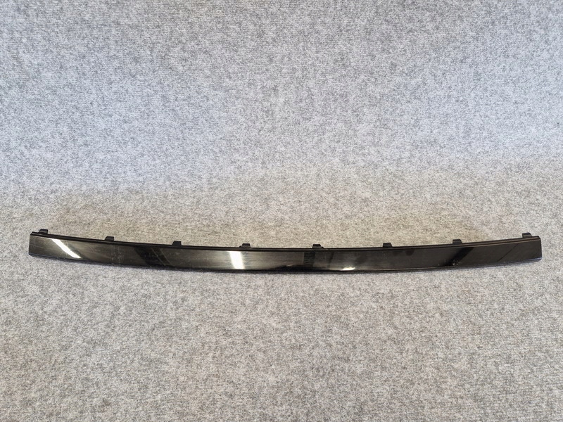 Купити Audi q3 s line 83f807578 молдинг бампера задній оригінальний номер