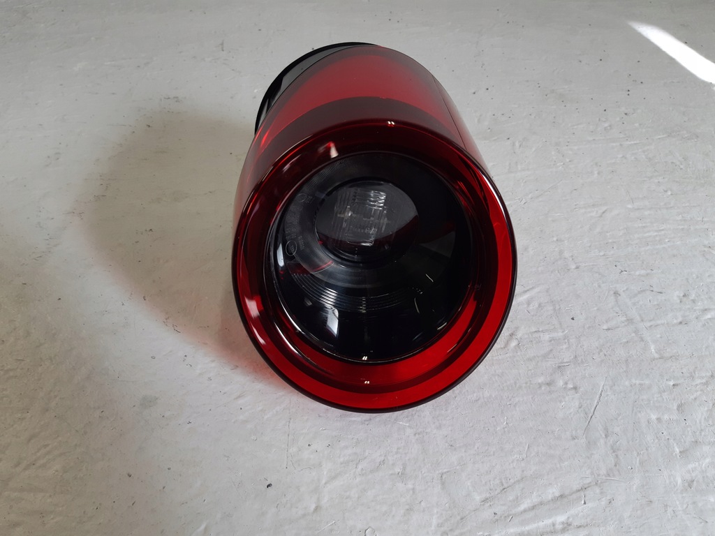 фото №1, Ferrari gtc4 lusso nowa права лампа задня led