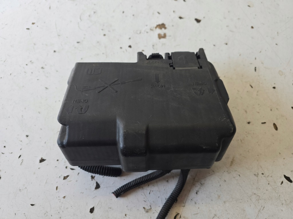 Opel corsa e клема плюсова коробка на акумулятор Доставка