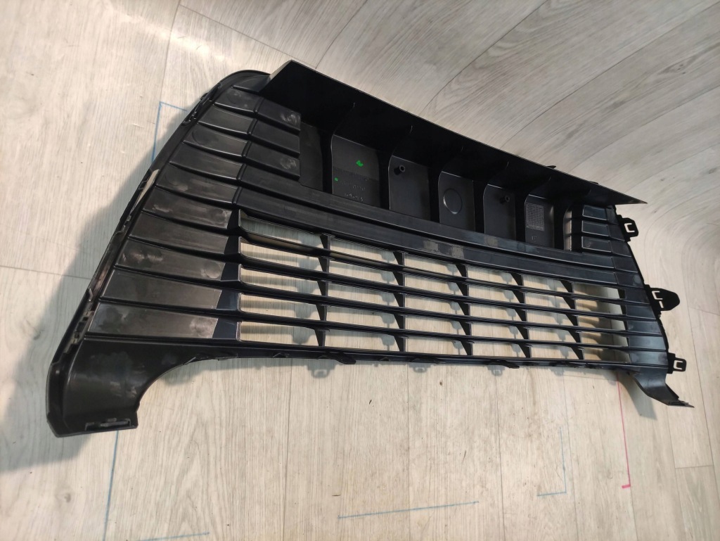 Купить Toyota yaris 12-14 решётка средняя бампера 531120d250