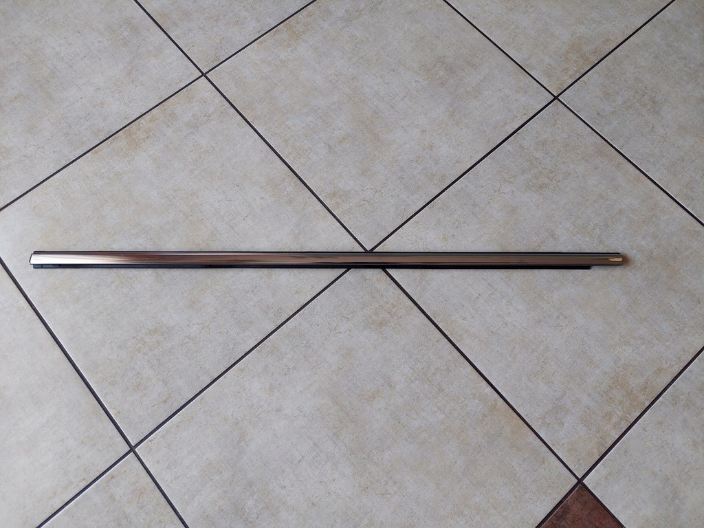 фото №1, Молдинг уплотнитель - левый перед - citroen ds7