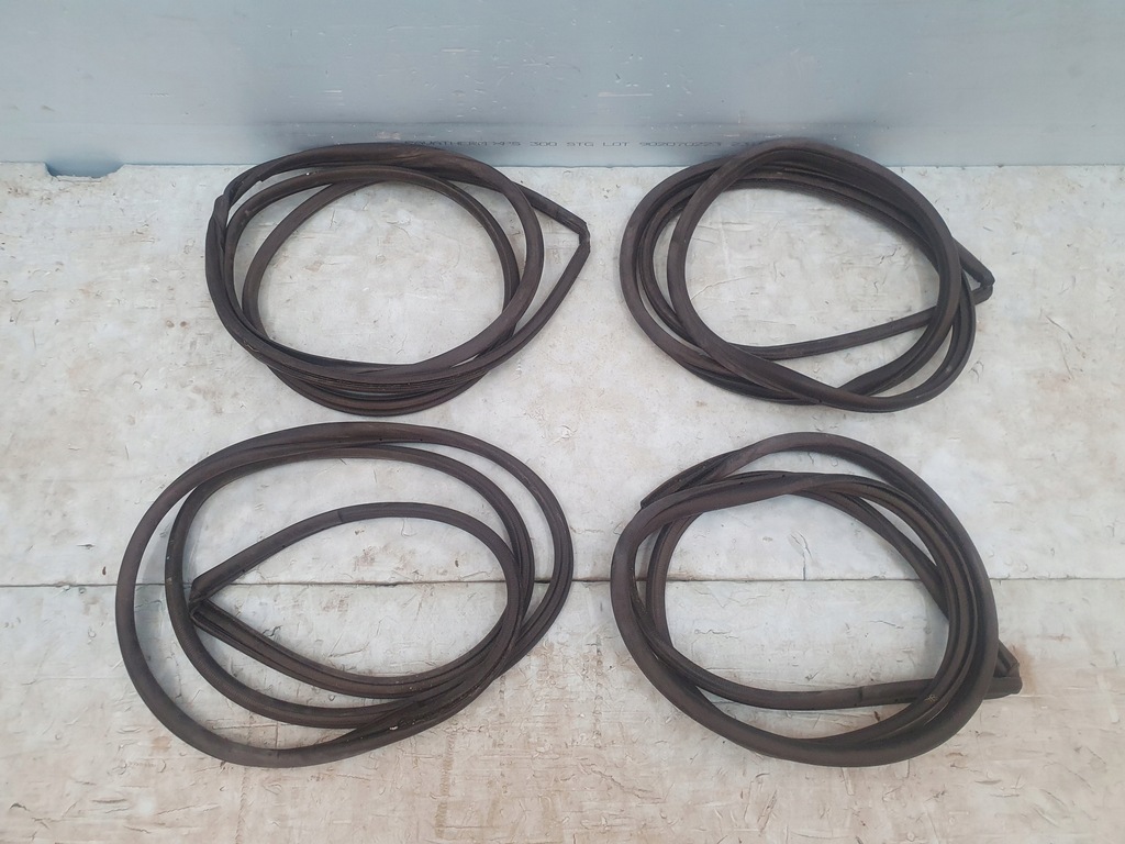 фото №1, Уплотнители дверь toyota hilux 8 viii комплект