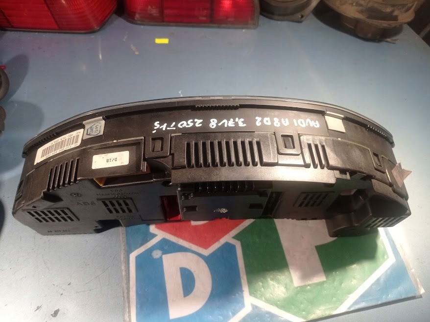 фото №5, Счетчик приборная панель audi a8 d2 3.7 8v 4d0919033f