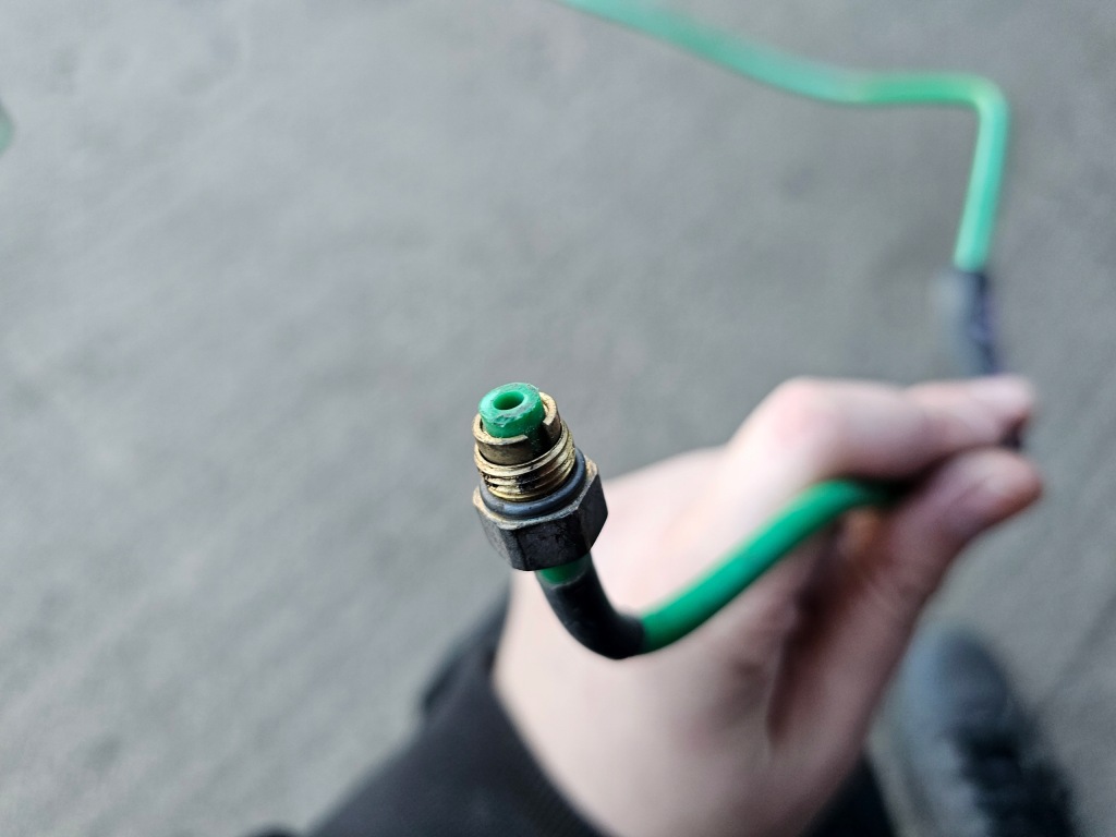 Audi q7 4l 06r 3.0 tdi шланг трубка подвеска 27305 73378 Недорого