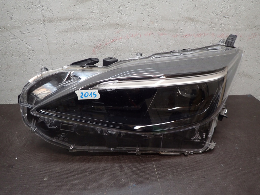 фото №1, Лампа перед левая toyota yaris cross full led