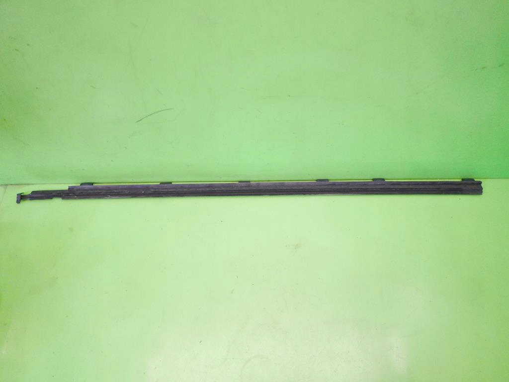 фото №7, Молдинг уплотнитель правая перед vw polo iv 9n hb 3d