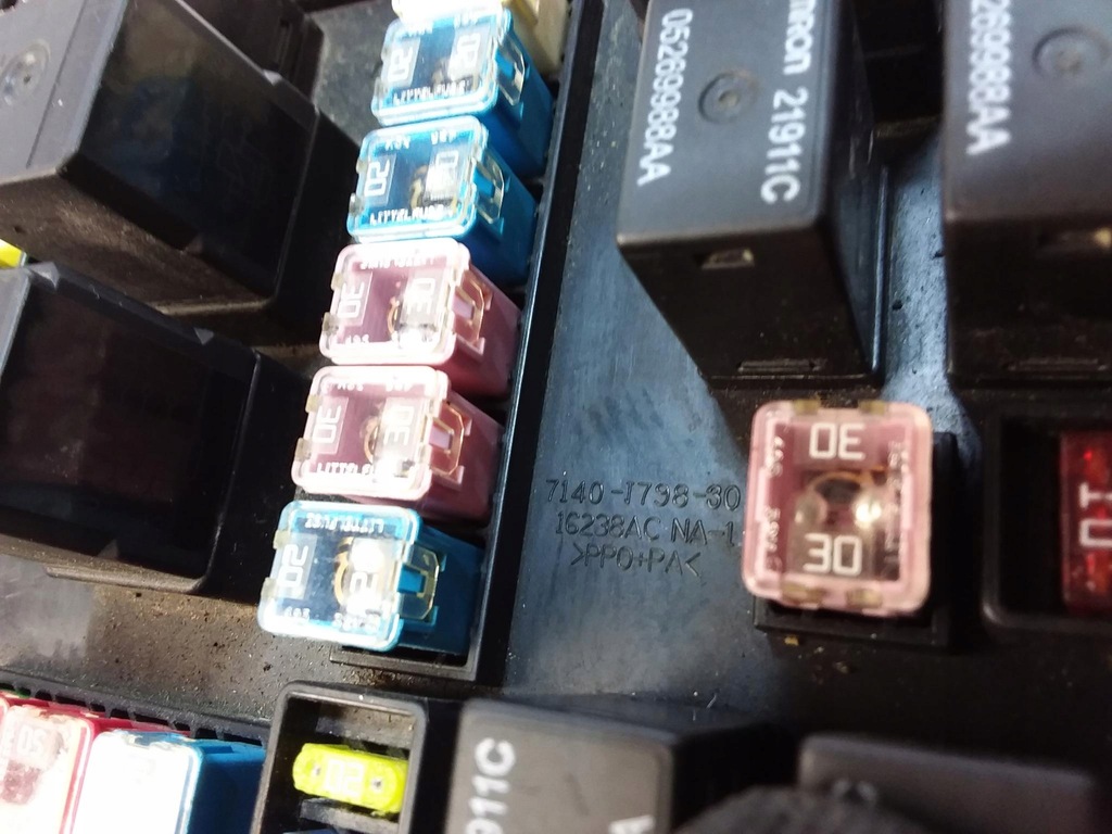 фото №5, Dodge charger 05-10 коробка запобіжників bsi