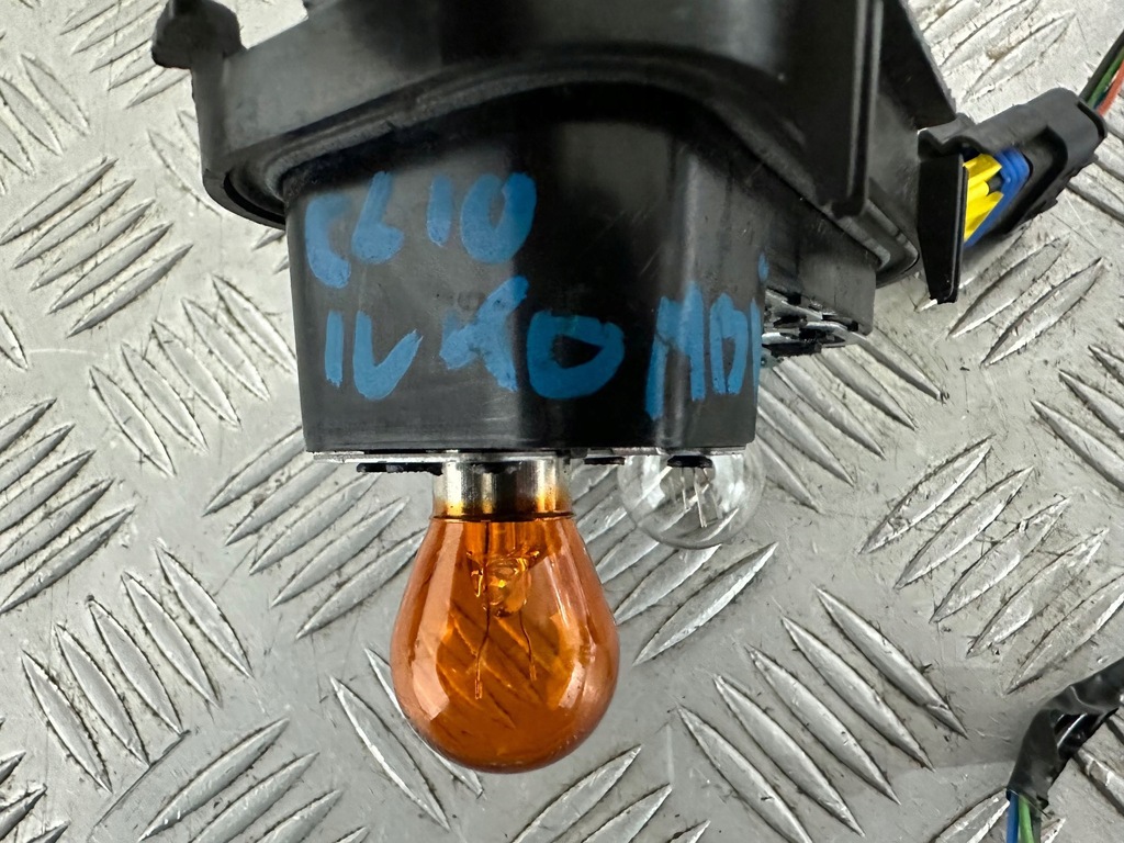 фото №5, Renault clio iv kombi вкладыш лампы левый задняя штекер 20540751