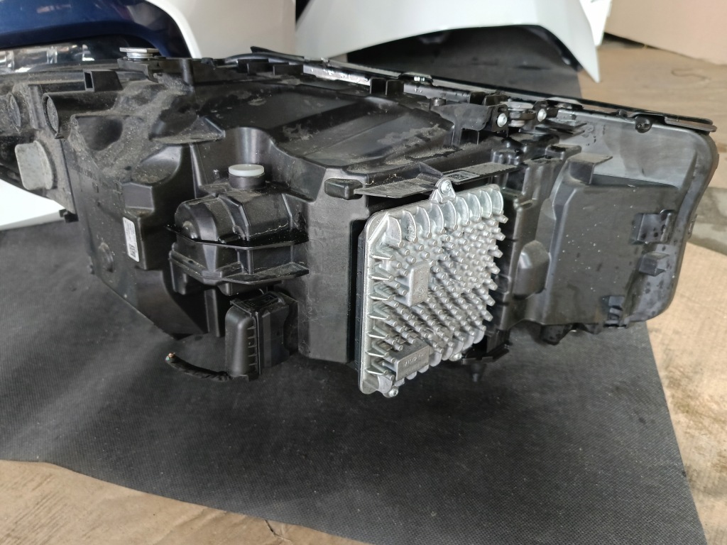 Лампа перед левая правая led bmw 5 g30 g31 8499111 8499112 idealne с Разборки