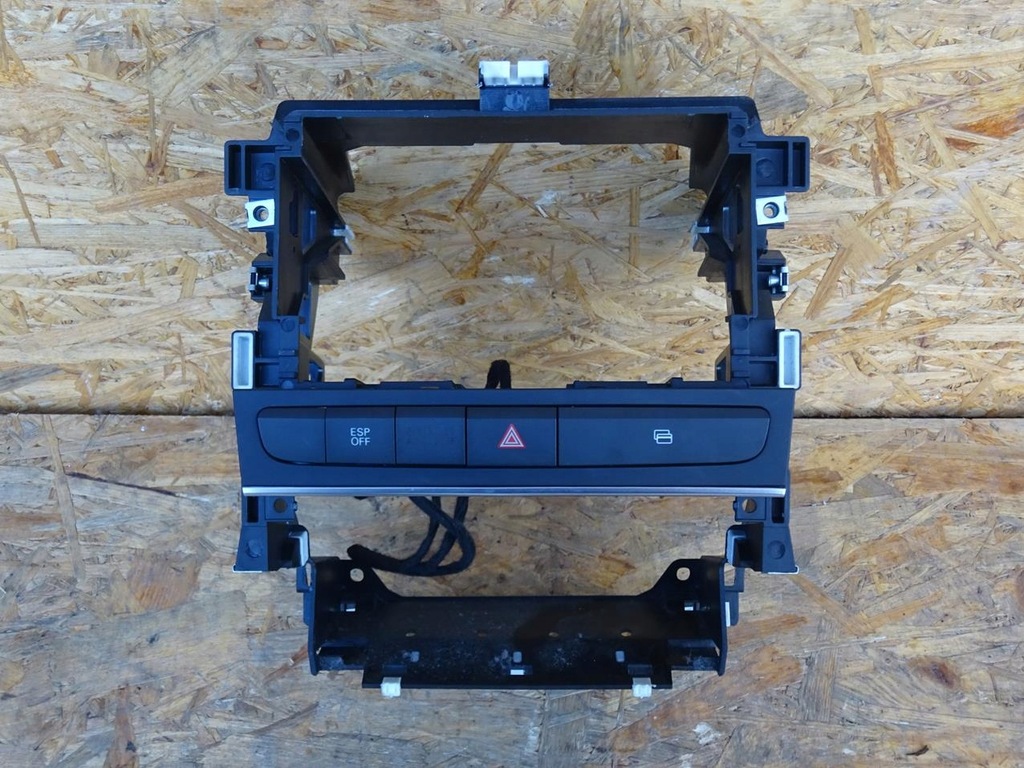 фото №1, Audi a3 8p рамка корзина радио навигации переключатели панель 2 din 8p0858005d