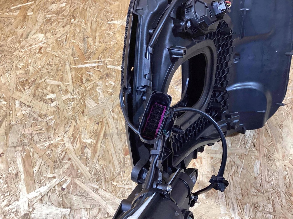 фото №9, Porsche taycan 9j1 разъём зарядки 9j1821942g