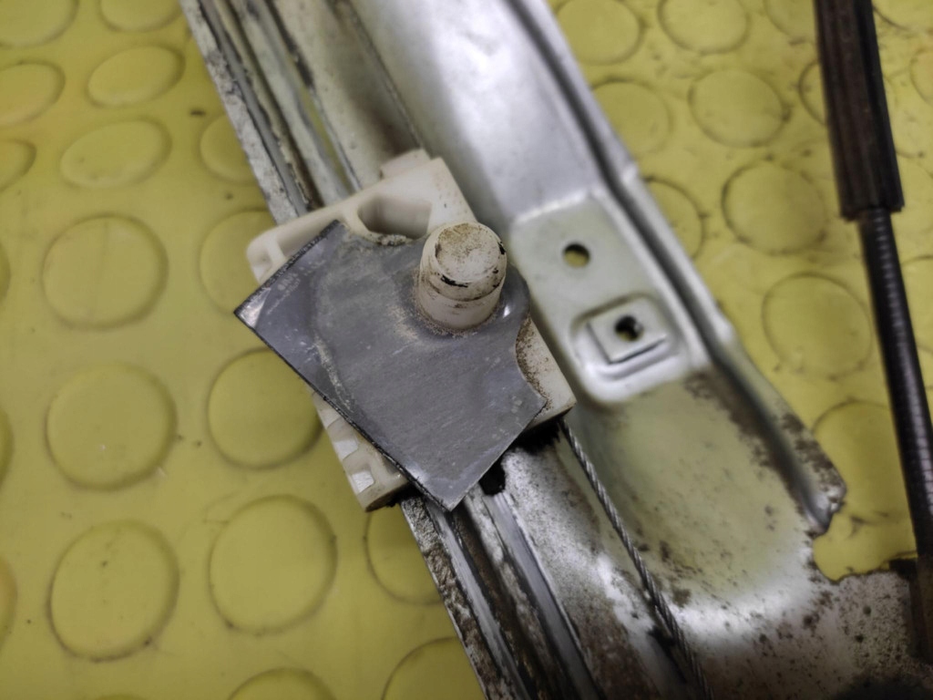 фото №10, Renault clio iii подъемник стекло правый перед 8200291147j