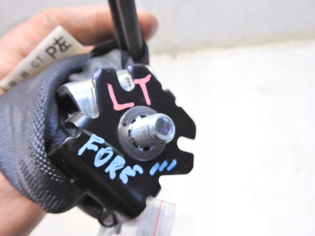 фото №2, Защёлки поперечина безопасности левый задняя forester iii