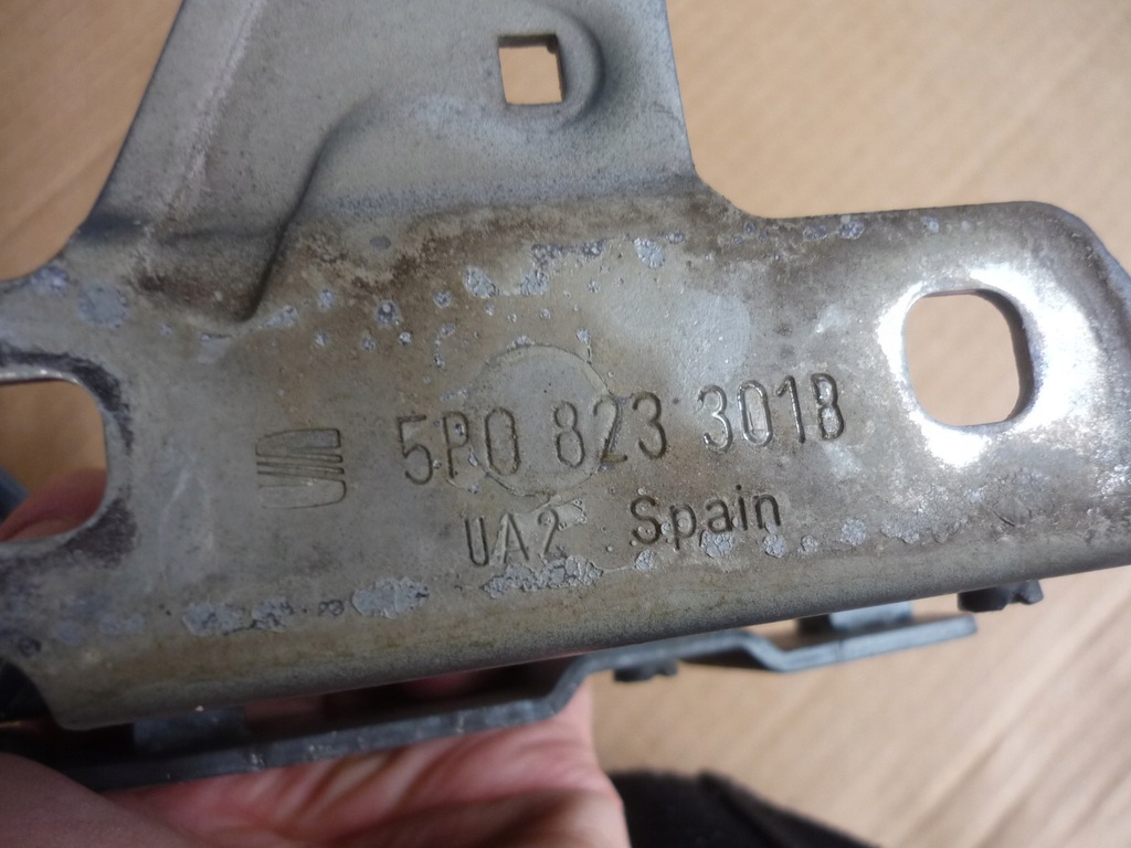 фото №9, Комплект петли капот seat altea toledo iii ls5v 5p0823301b 5p0823302b