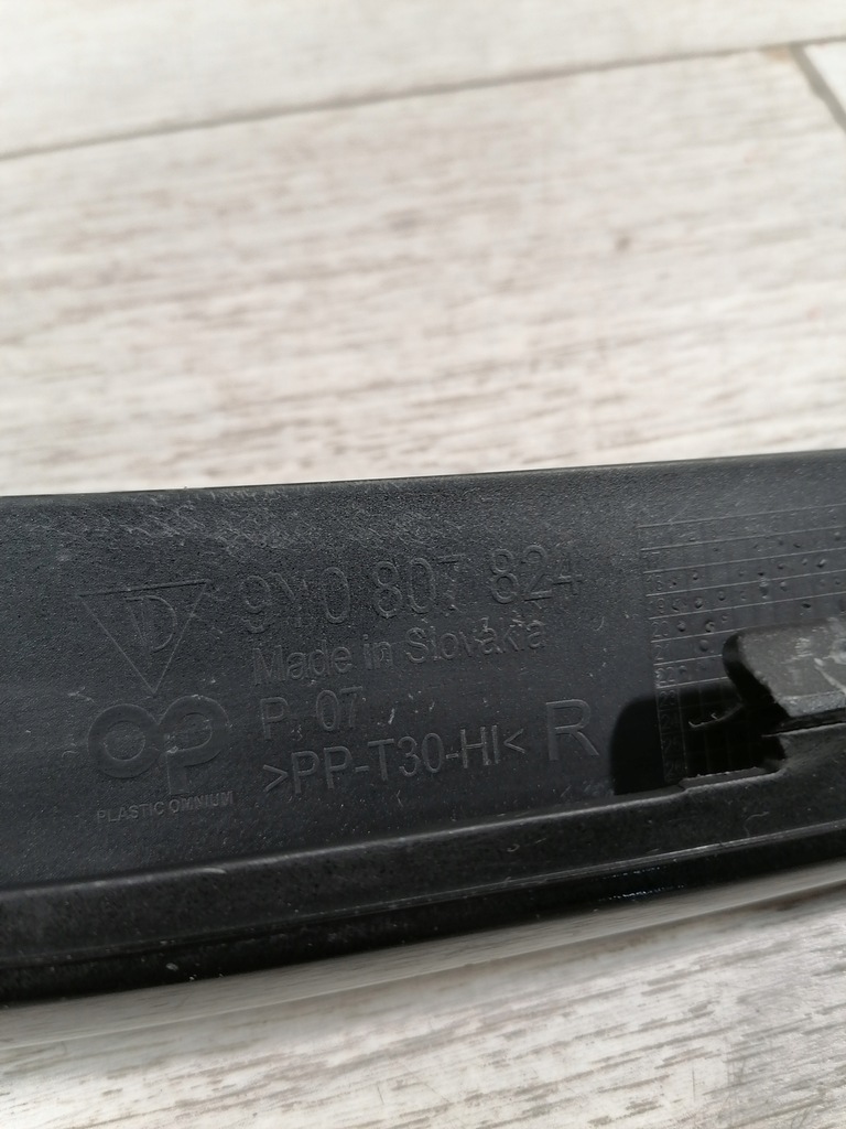 фото №9, Porsche оригинальный номер 9y0807824ok1 молдинг бампера перед p