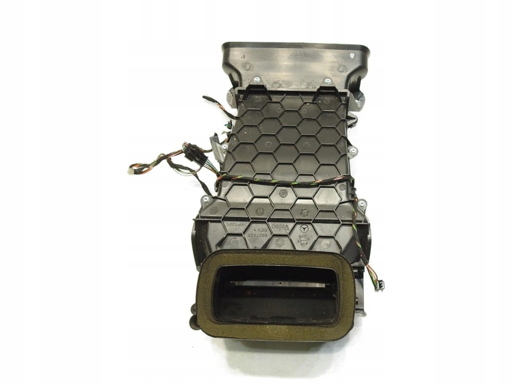 Купить Впуск обдув воздуха консоли центральной задний mercedes r w251