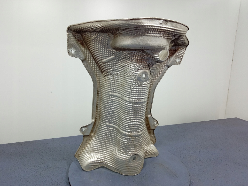 Mercedes gle w167 защита тепловая бака топлива a1674710500 в Украине