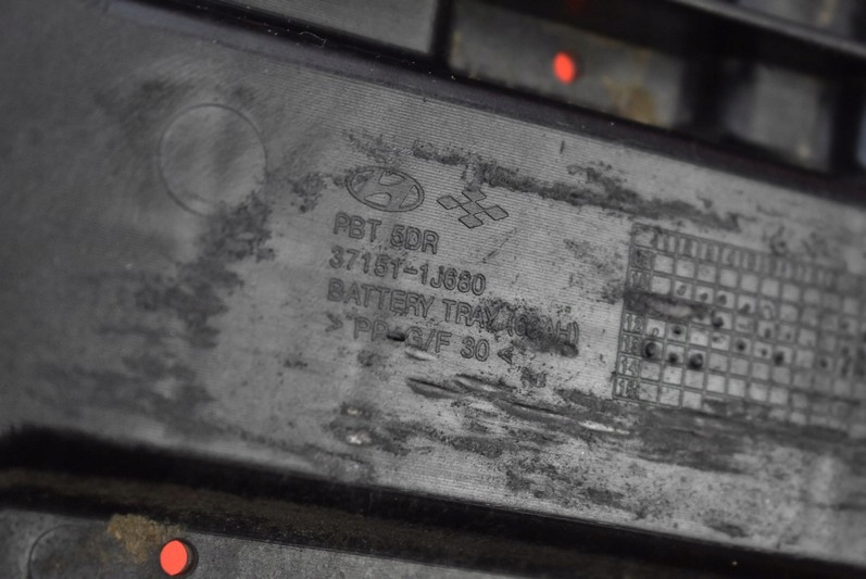 фото №7, Основание аккумулятор 37151-1j680 hyundai i20 i 20 1 i 1.2 16v 84 km 08-15