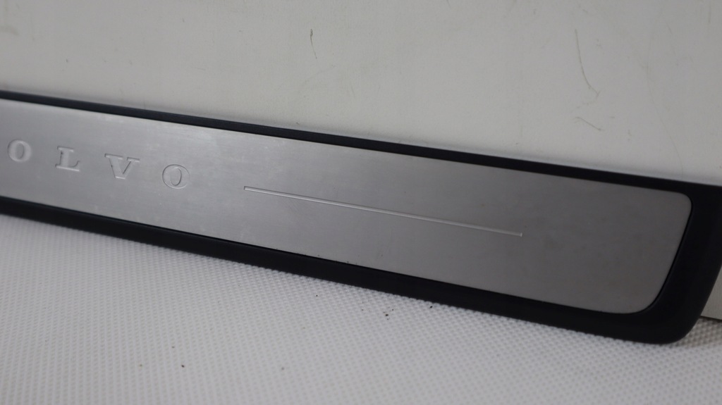 фото №2, Volvo xc40 молдинг накладка порог перед 32289844