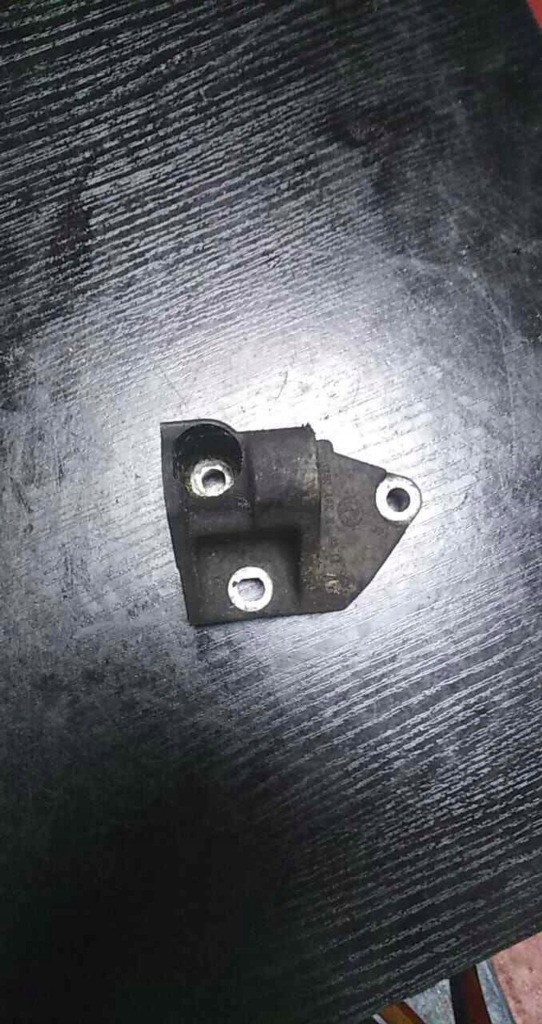 Купити Частина двигуна bmw 3 e46 2247294