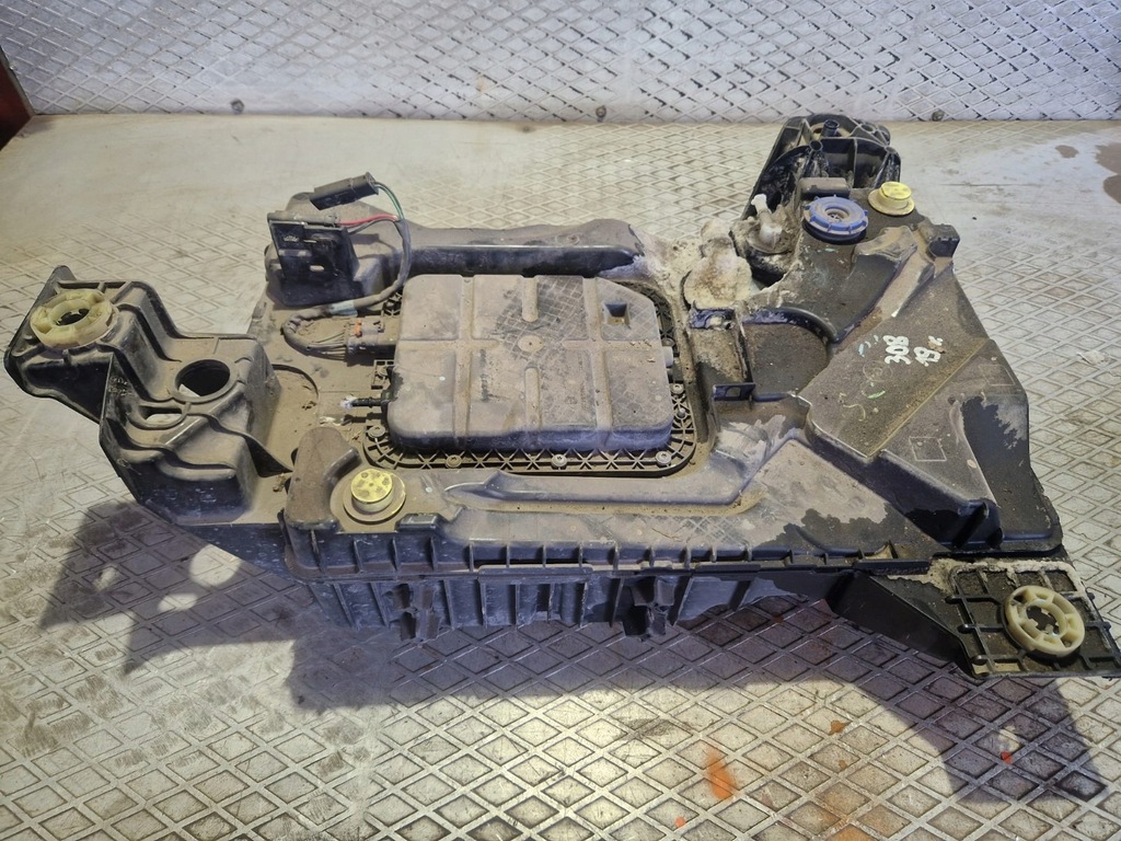 фото №1, Бак adblue насос peugeot 3008 ii 2 p1002559 1,5 hdi