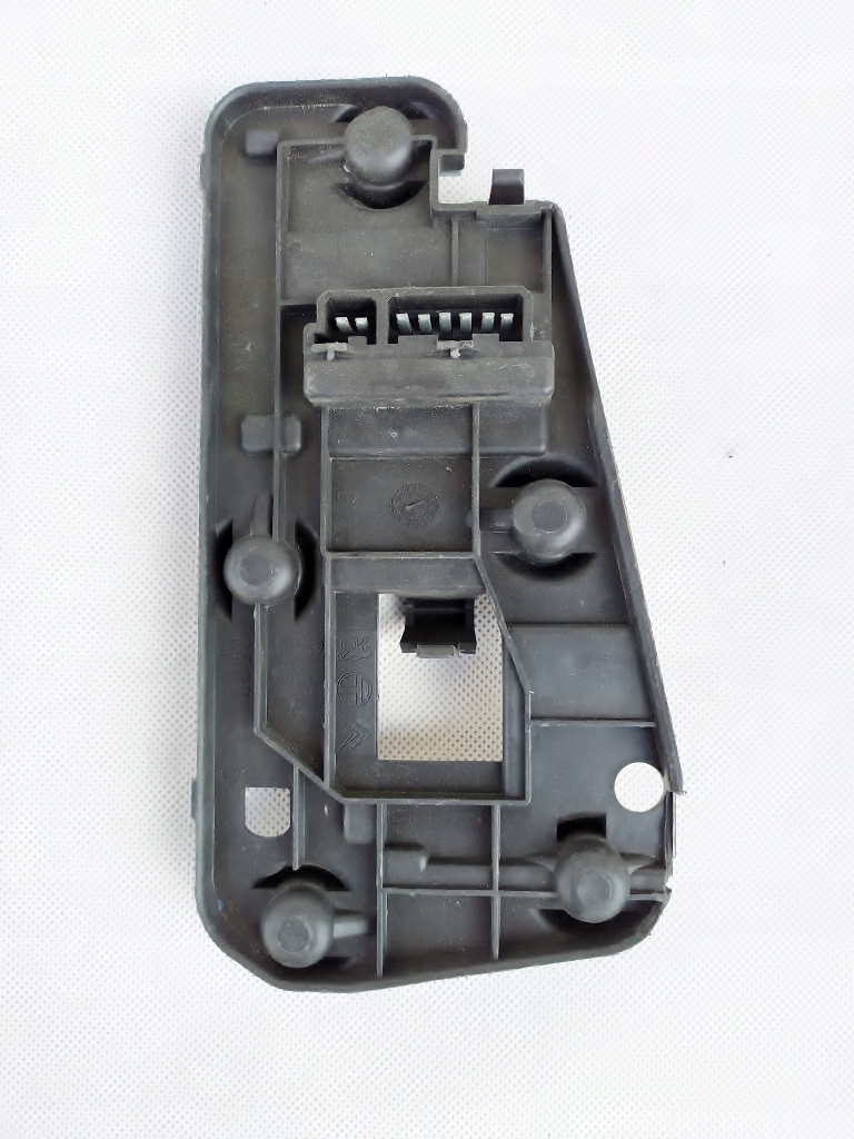 фото №1, Peugeot 306 вкладыш лампы левый задняя