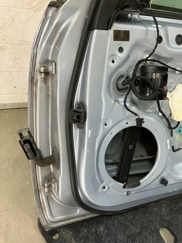 фото №8, Дверь правый перед правое lx7v audi a4 b8